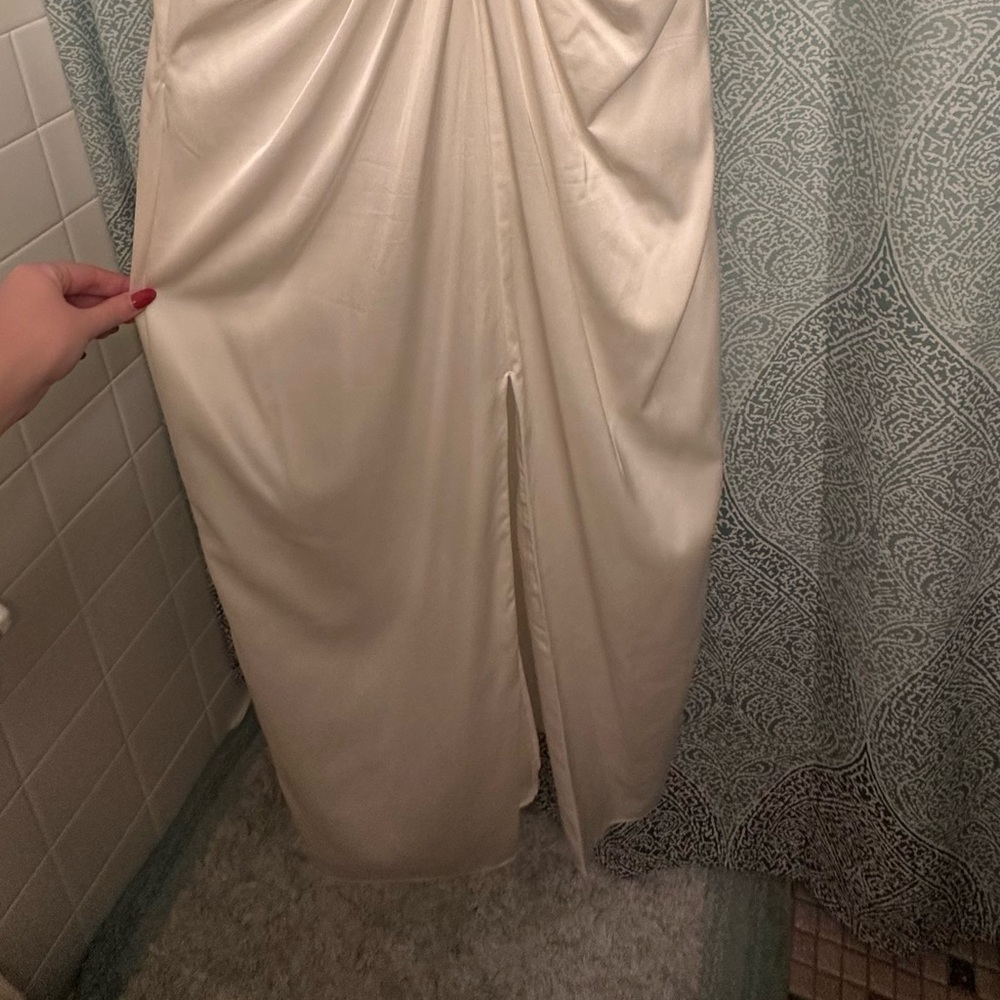 Abercrombie & Fitch Twist Front White Satin Maxi Dress - Picture 2 of 4